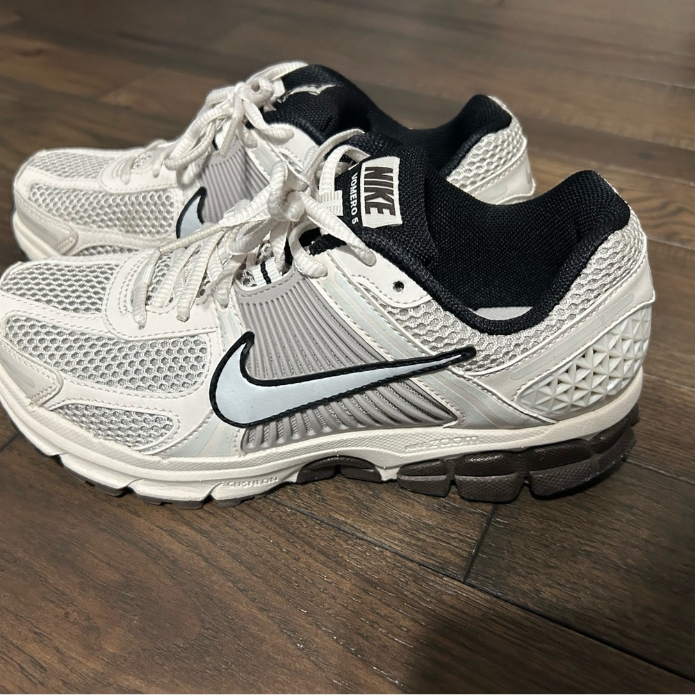 Nike Zoom Vomero 5 Women’s 7.5